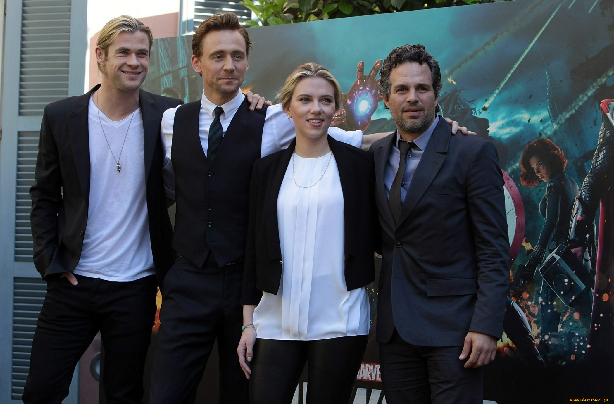 chris, hemsworth, scarlett, johansson, , , , , , , , , mark, ruffalo, , , tom, hiddleston, e